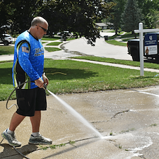Free-Driveway-Cleaning-in-Fort-Wayne-to-Boost-Curb-Appeal 1